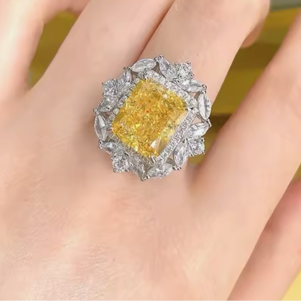 18k 4ct Radiant Canary Ring - Picture 4 of 12